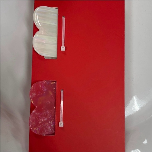 Piper K set of 2 valentines heart flat lay claw clips in White and Red - Picture 2 of 4